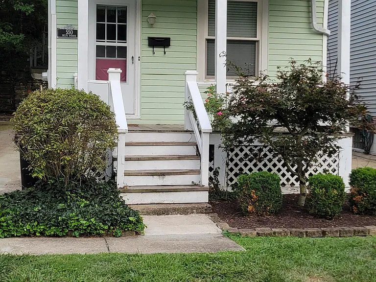 550 Delta Ave — Photo 1