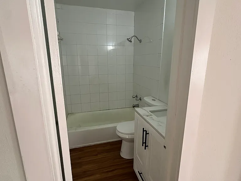 462 Menocal Ave — Photo 6