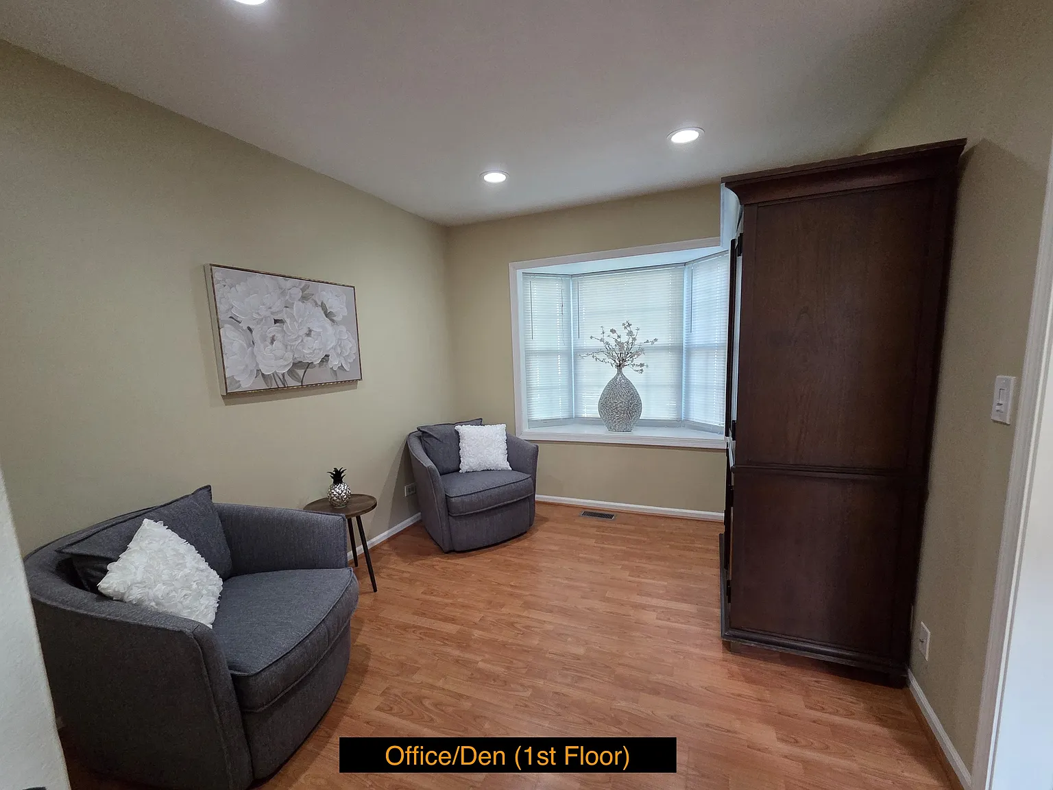 375 Ascot Ln — Photo 4