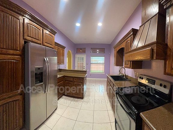5th image of 3317 Loyola Ave