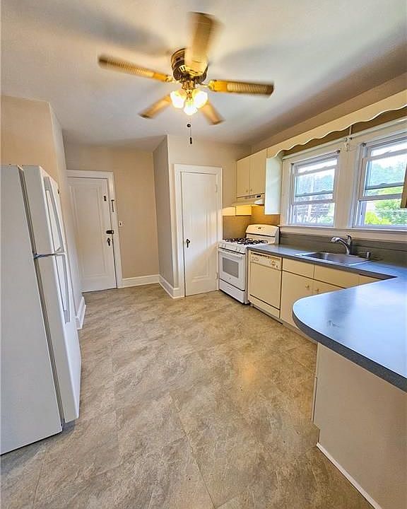 1st image of 39 Park Ave Floor 2