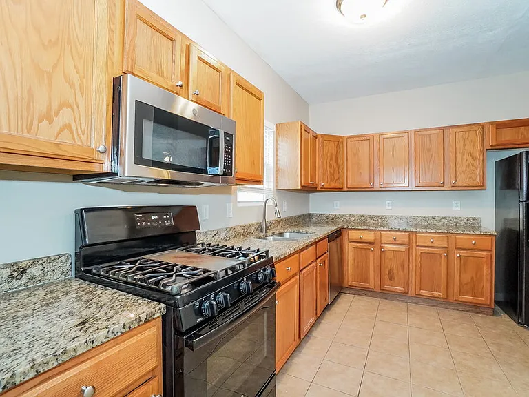 807 Summerville Dr — Photo 9