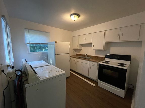 4th image of 916 W Country Club Dr