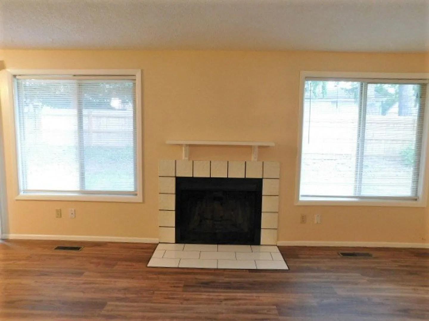3Bd/2Ba Single Story Home - Available Soon! — Photo 4