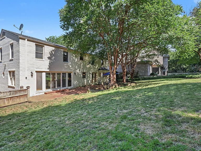1528 Iredell Dr — Photo 26
