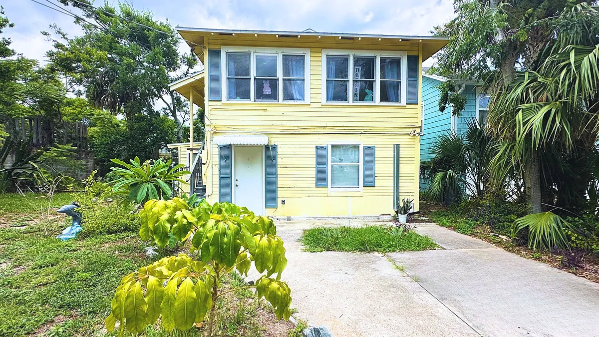 Building Photo - 407 Poinsettia Rd