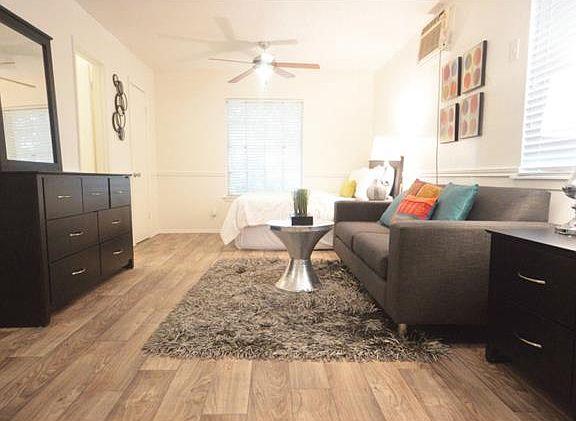 3rd image of 1300 Parker Ln APT 204