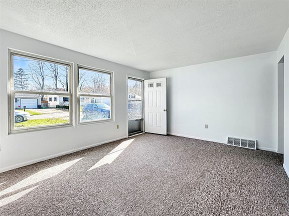 2nd image of 5472 Grandview Ave