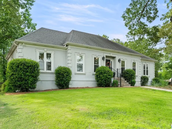108 Emerald Lake Dr, Pelham, AL 35124