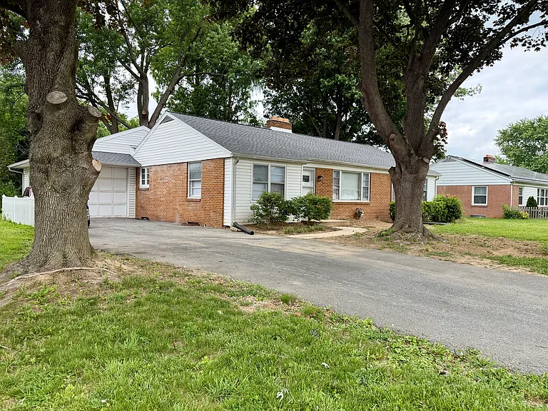 360 S Findlay St — Photo 4
