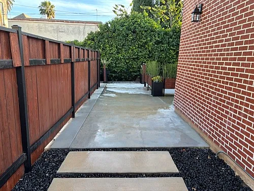 1037 S Redondo Blvd #3/4 Photo 1