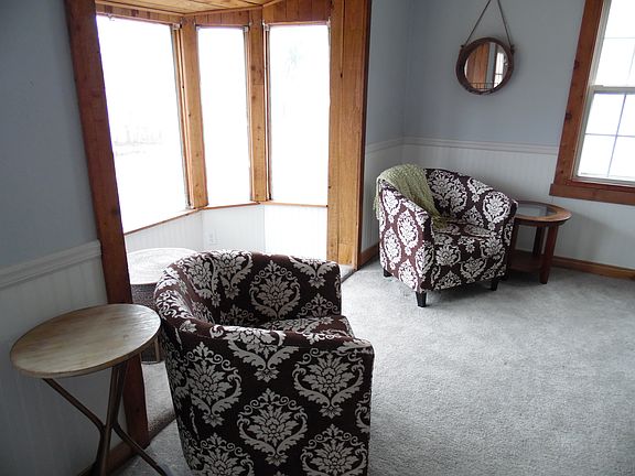 4th image of 496 Valley View Dr