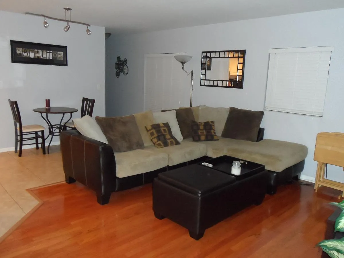 2 bed, 1.5 bath, 890 sqft, $2,200 — Photo 2