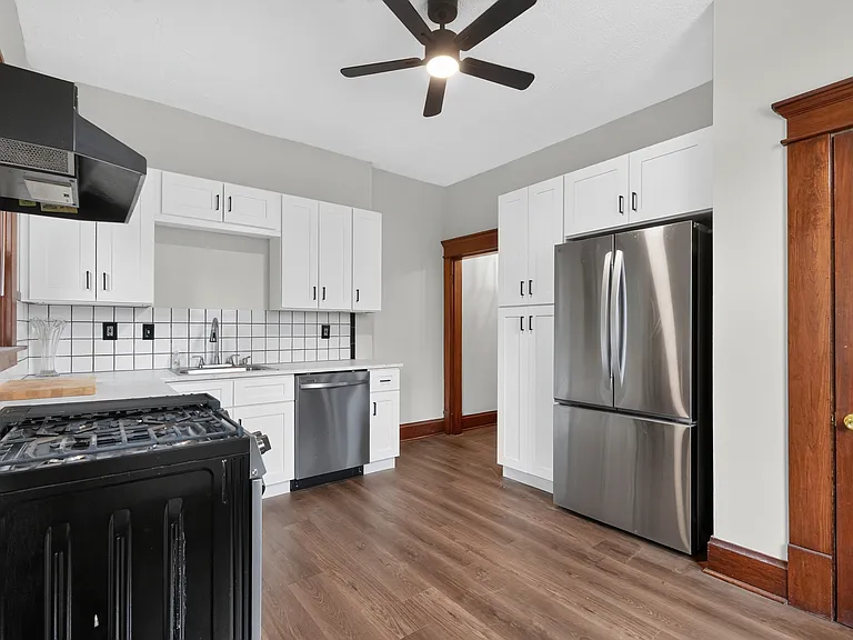 1439 S High St — Photo 14