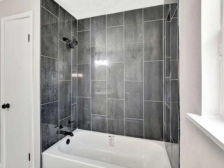 704 Teabury St — Photo 30