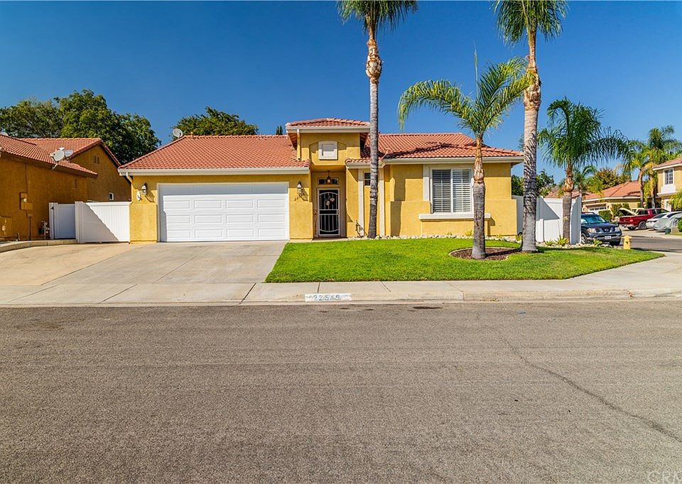 1st image of 22546 Oakmore Ln