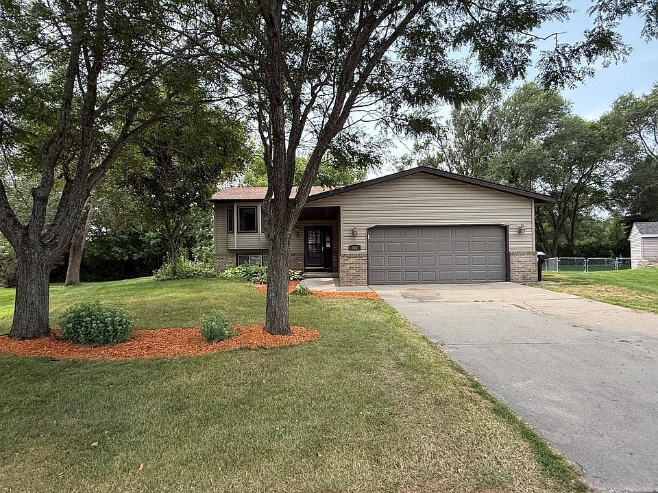 1st image of 107 Chestnut Cir