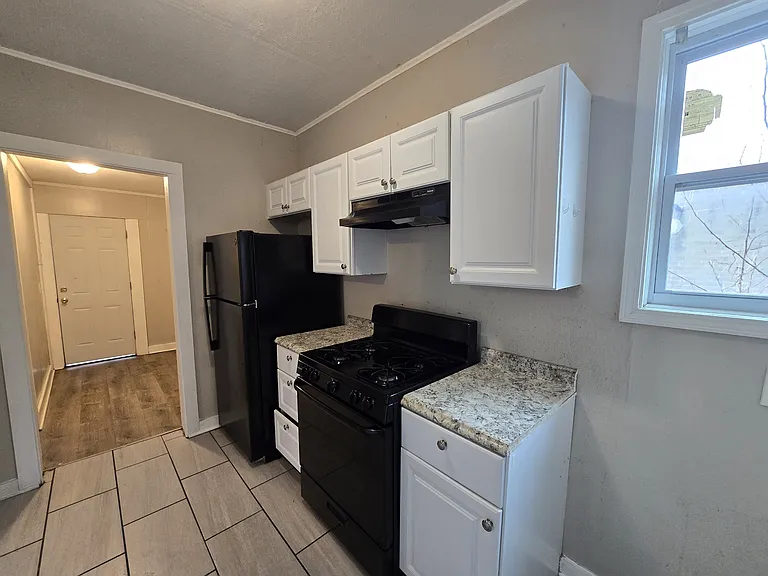214 Edwards St — Photo 17