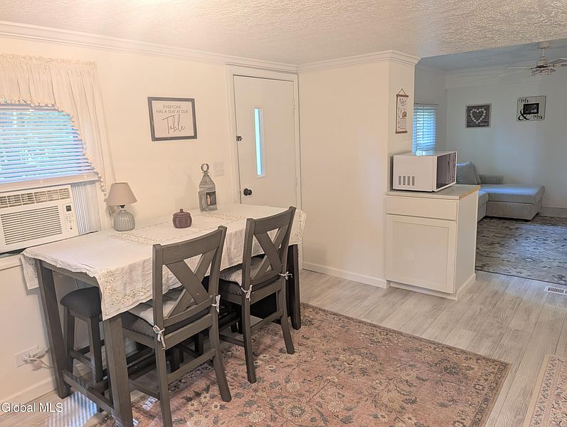 4th image of 40 Huntington Drive