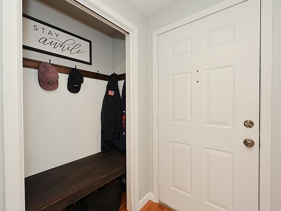 3rd image of 936 Fox Hollow Drive