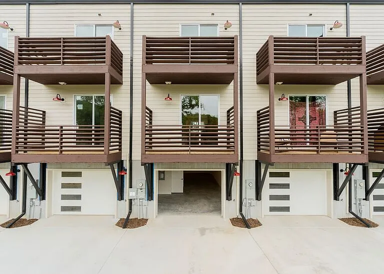 745 N Market St — Photo 33