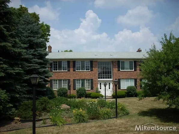 29638 Hoover Rd, Warren, MI 48093