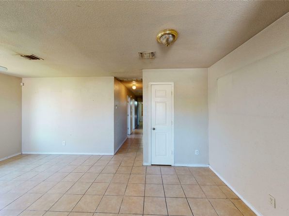 fort-worth-texas-448809362 picture