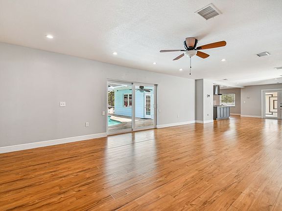 4th image of 1302 Brandonwood Dr
