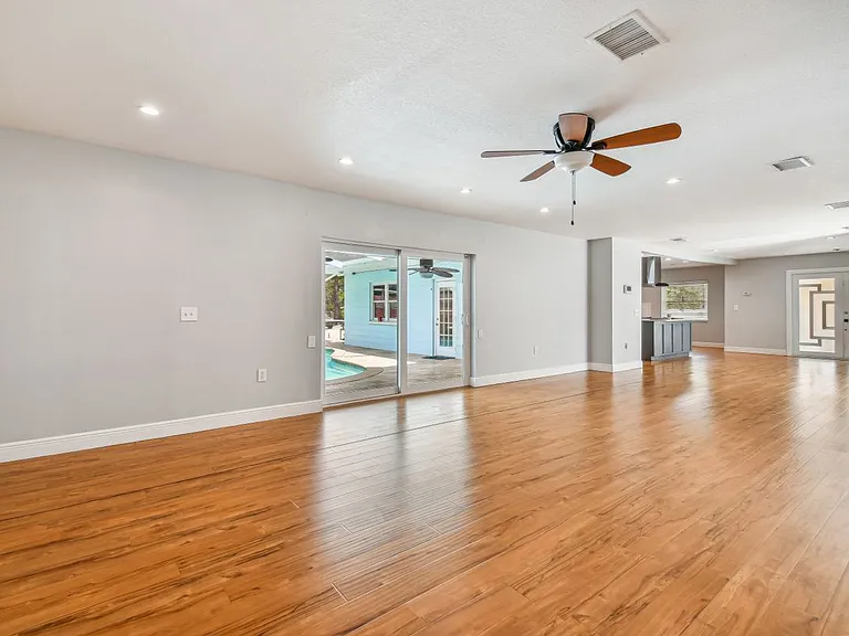 1302 Brandonwood Dr — Photo 4