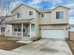 3832 E Navajo Dr, Eagle Mountain, UT 84005