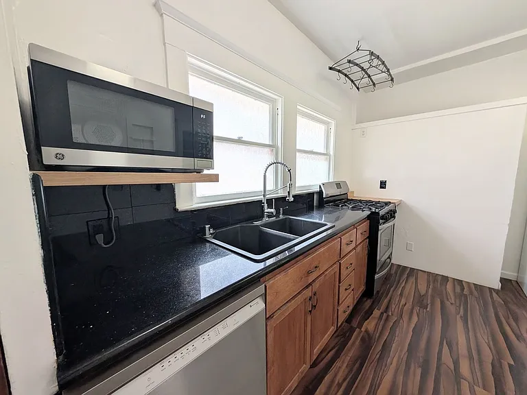 4218-4220 Market St — Photo 7