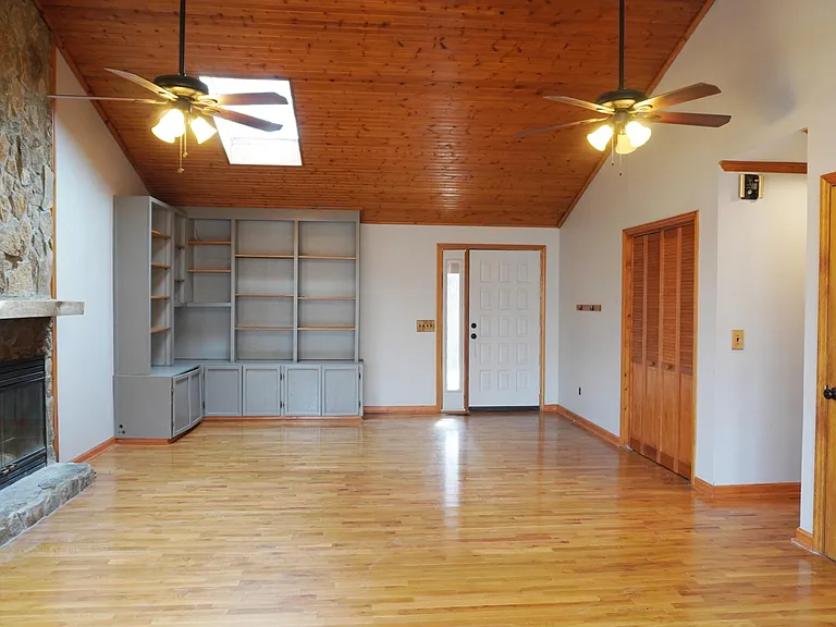219 Merrylog Ln — Photo 4