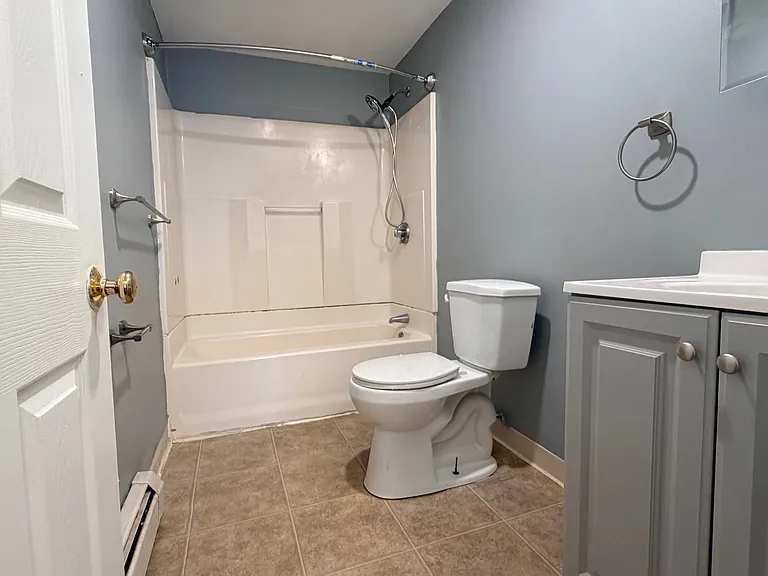 2 Florida Ct #6 — Photo 7
