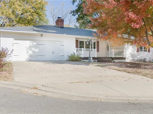 29 Caribou Cir, Saint Joseph, MO 64506
