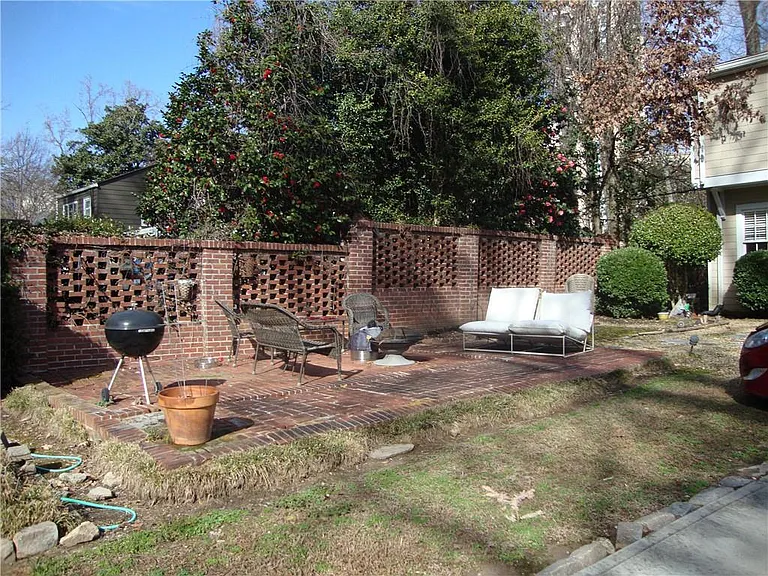3644 Kingsboro Rd NE #B — Photo 6