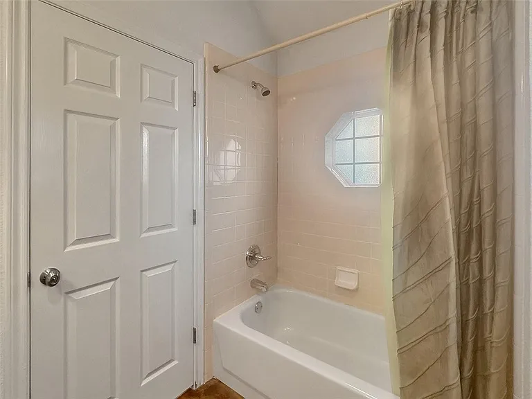 10717 Greenview Ct — Photo 6