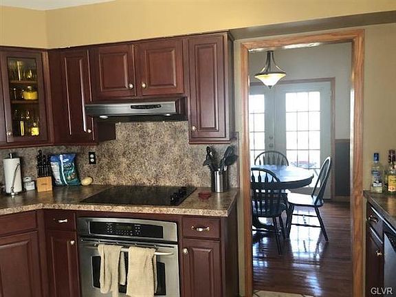 4th image of 351 Rossmor Dr