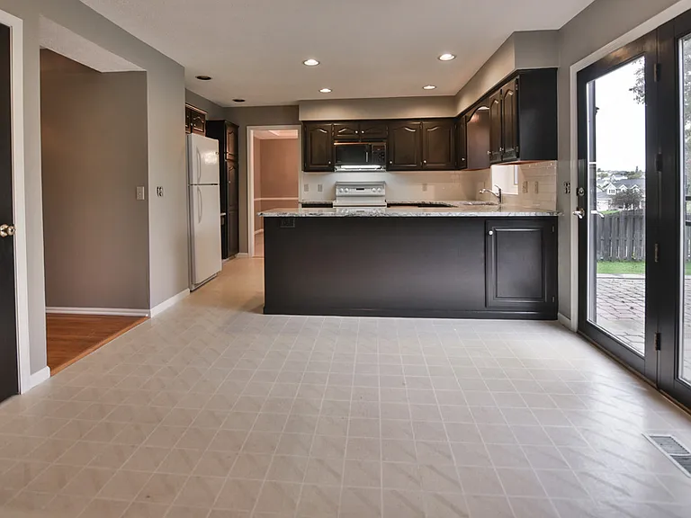 16112 Decatur St — Photo 5