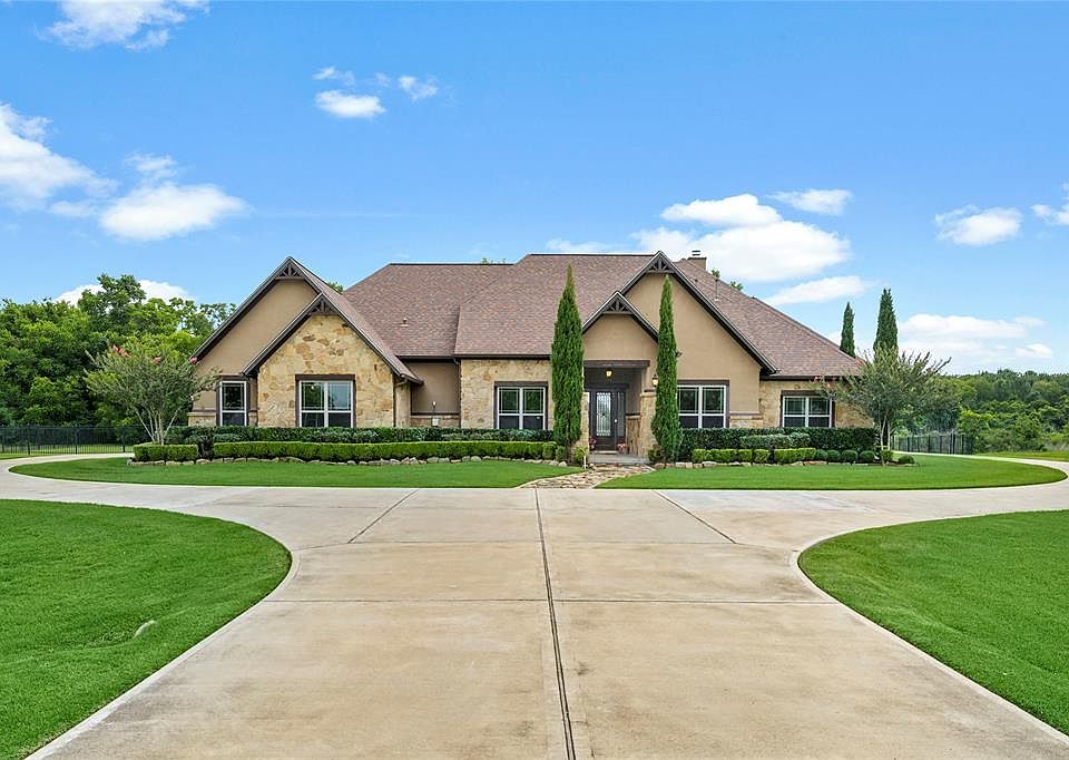 1st image of 4510 Avenida Monterey Pl