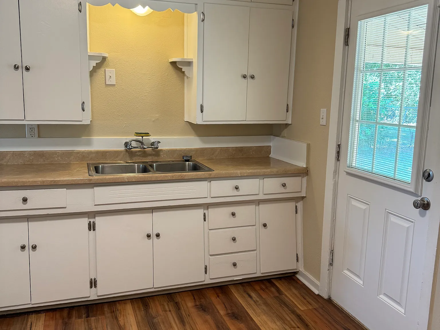 3 bed, 1050 sqft, $1,200 — Photo 4