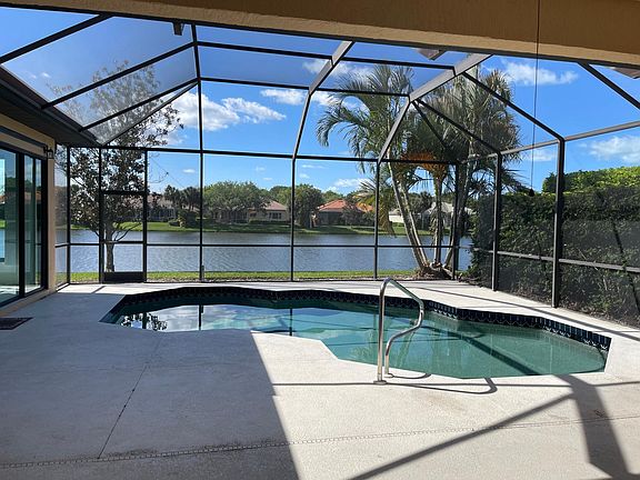 4th image of 4911 Sabal Lake Cir