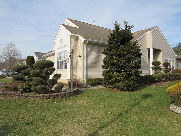 3rd image of 23 Belvedere Drive S