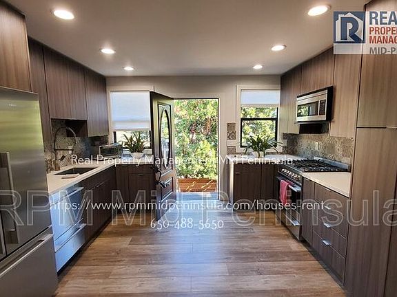 2nd image of 715 Everett Ave #6