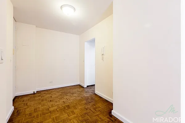 Rented by Mirador Real Estate | media 12