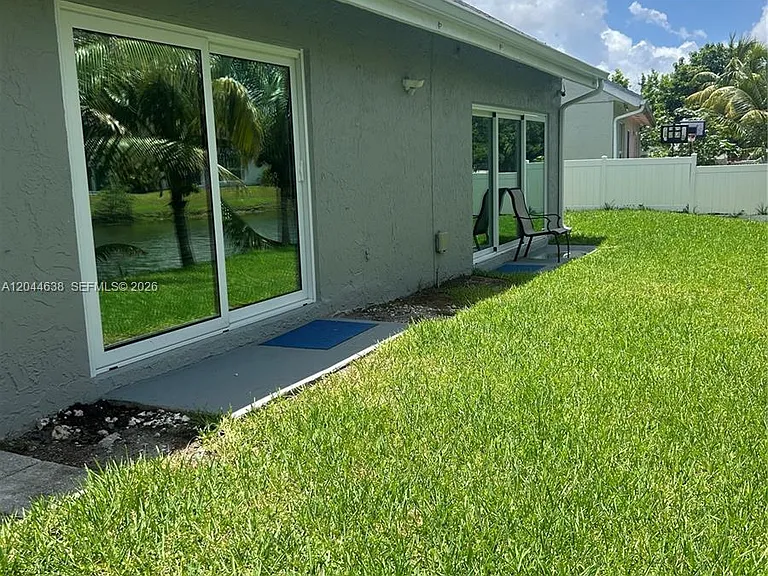 2730 Cypress Ave — Photo 2