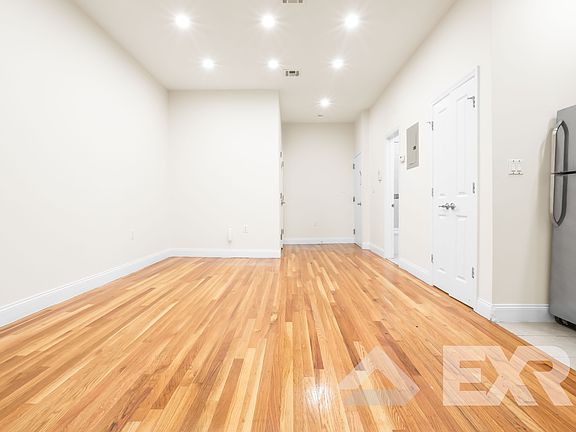 5th image of 309 Clarkson Ave #1F
