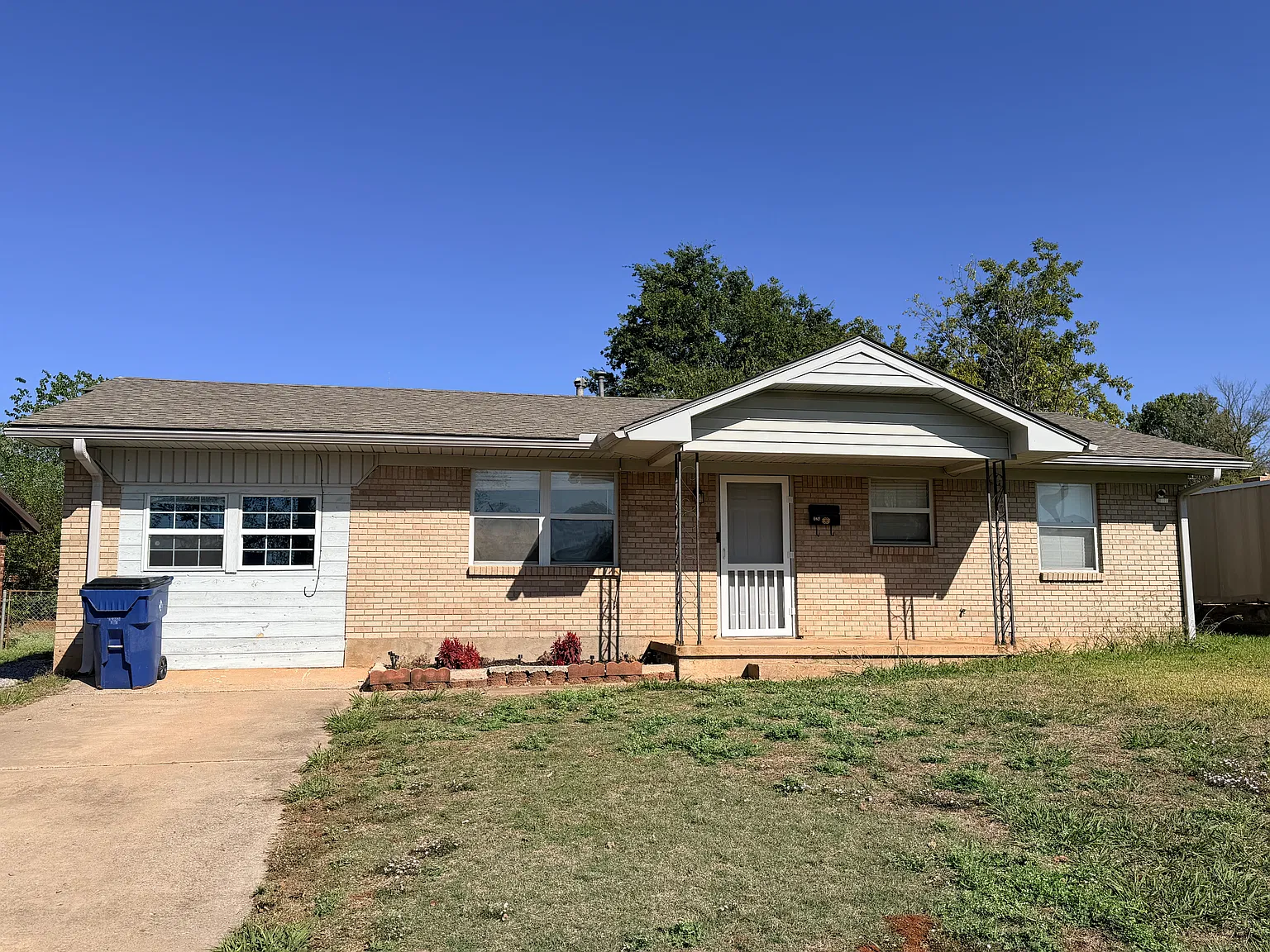 3 bed, 1300 sqft, $1,050 — Photo 1