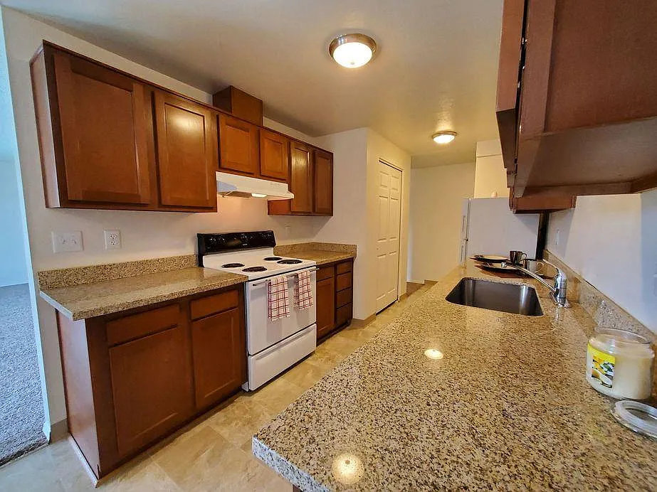 Meadow Ridge Apartments — Photo 1