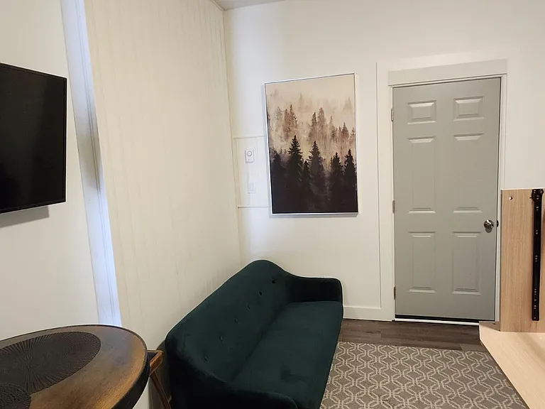 31 Everett St — Photo 2