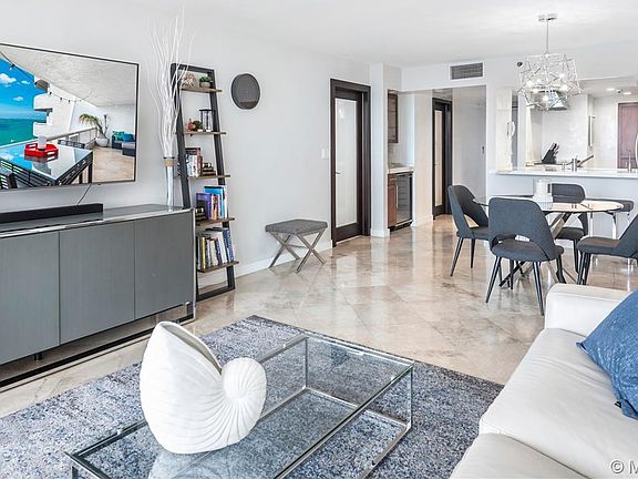 4th image of 1717 N Bayshore Dr #Penthouse C-4038